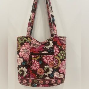 Woman’s Vera Bradley over the shoulder bag. 2 Zipper pockets. Purse
